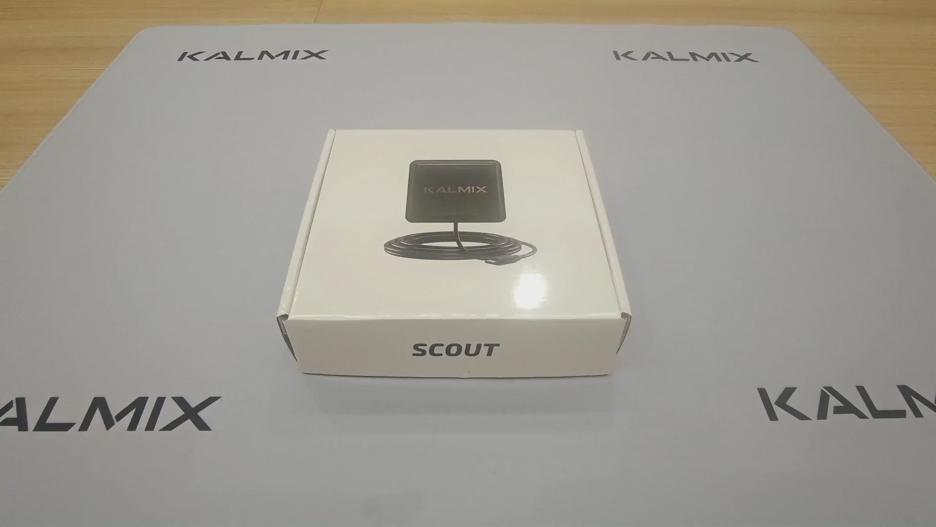 Kalmix SCOUT Series video preview showing the receiver packaging.